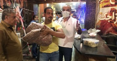 ضبط كميات لحوم فاسدة وتحرير 23 محضرا فى حملة على الأسواق بالدقى.. صور