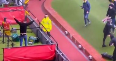 مانشستر يونايتد ضد ليفربول.. تحطم كاميرات البث يهدد إقامة المباراة.. فيديو
