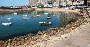 الإسكندرية تغلق شواطئها.. منع الحفلات بالكافيهات والمطاعم فى شم النسيم تجنبا لإصابات كورونا.. مراقبة الشواطئ على مدار الساعة لمنع المتسللين.. والمحافظ يجرى حملات مفاجئة لمتابعة ضبط المخالفين.. صور وفيديو