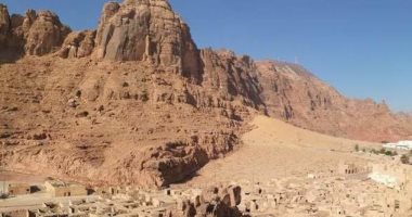 باحثون أستراليون يدرسون آثار منطقة الجزيرة العربية.. ويؤكدون: الطقوس وراء إنشائها