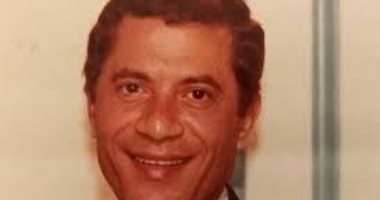الموت يغيب المطرب الكبير ماهر العطار.. استمع له الموسيقار عبدالوهاب بالصدفة وغنى من ألحان محمد الموجى.. أغنية "افرش منديلك" حققت نجاحا كبيرا ووزعت 17 ألف أسطوانة فى 3 أيام.. شارك فى التمثيل بـ8 أفلام ومسلسل