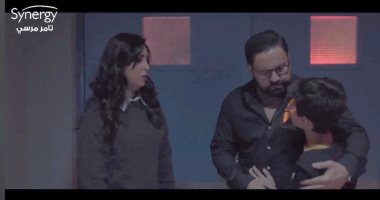 مسلسل "كوفيد 25" الحلقة 6.. يوسف الشريف يعرض حياته للخطر لإنقاذ حياة ابنته.. مصابو الفيروس يلتفون حول الصوت العالى ويحاولون دخول المستشفى.. وعمل تجارب على بعض القردة واكتشاف أن "الغراب" هو سبب الوباء 