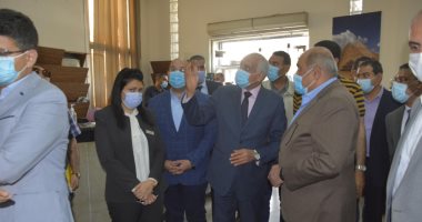 محافظ الجيزة يوجه بشرح أهمية اشتراطات البناء الجديدة للمواطنين.. صور