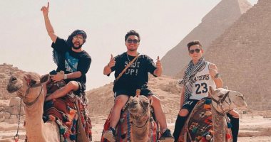 الخطوات الأولى لعودة السياحة الروسية لمصر.. أشهر المدونين الروس يوثقون زيارتهم للأهرامات والمتحف المصرى بالتحرير وشرم الشيخ.. وملايين المتابعين يتفاعلون معهم ويؤكدون: "نتمنى زيارة مصر مثلكم".. صور وفيديو