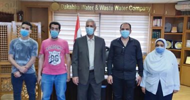 60 عاملا بمياه الدقهلية يتلقون لقاح فيروس كورونا بمقر الشركة.. صور