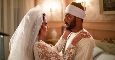 مسلسل موسى الحلقة 22.. فرح محمد رمضان وسمية الخشاب نموذج لرومانسية وحب الأربعينيات.. إنقاذ موسى من الموت ونوفل يسرق تحويشة عمره.. وزوجة الشيخ صالحين الشابة حامل فى شهورها الأولى.. صور