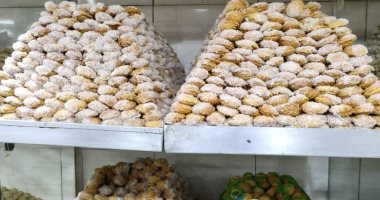 العيد فرحة.. صناعة وتجهيز كحك وبسكويت عيد الفطر بأنواعه المختلفة.. فيديو