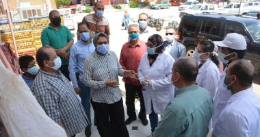 نائب محافظ الوادى الجديد تتتفقد الأسواق وتوجه بصرف مكافآة للفرق البيطرية.. صور 
