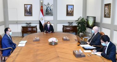 الرئيس السيسى يستعرض الموقف التنفيذى للمشروعات الحالية والمستقبلية بالمنطقة الاقتصادية لقناة السويس.. ويوجه بتركيز استراتيجية المشروعات على الاستثمارات الهادفة إلى توطين التكنولوجيا وامتلاك القدرة الصناعية