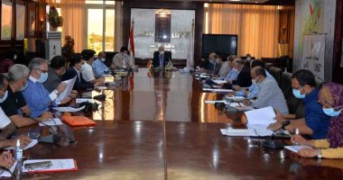 محافظ الأقصر يؤكد على تطبيق الإجراءات الاحترازية ومنع زيارة المقابر فى العيد