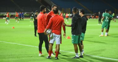 حسام عاشور يظهر برفقة لاعبى الأهلى قبل مواجهة الاتحاد السكندرى.. صور