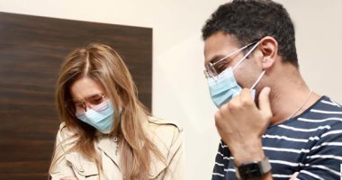 نيللى كريم وآسر ياسين يحتفلان مع أبطال مسلسل Big Million بانتهاء التسجيل