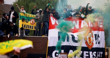 رئيس مانشستر يونايتد يعتذر للجماهير ويؤكد: نرحب بالحوار مع المشجعين