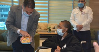 تنسيقية شباب الأحزاب تستقبل السيدة الأمريكية جلوريا بمطار القاهرة