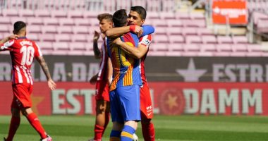 برشلونة ضد أتلتيكو مدريد.. عناق حار بين الصديقين ميسي وسواريز "صور"