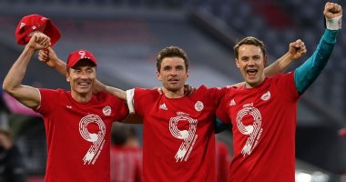 احتفالات نجوم بايرن ميونخ بلقب الدوري الألماني.. فيديو وصور
