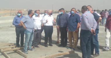 مساعد نائب وزير الإسكان يشدد على الالتزام بمواعيد إنجاز المشروعات بـ6 أكتوبر