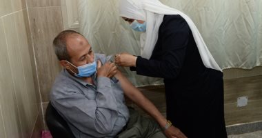جامعة أسيوط: تطعيم 120 من أعضاء هيئة التدريس والعاملين بلقاح فيروس كورونا