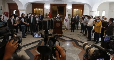 صور.. وزيرة الصحة: هيئة الدواء المصرية تتابع عن كثب عملية تصنيع لقاح سينوفاك بمصر