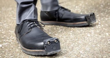 حذاء ذكى لمساعدة المكفوفين فى تجاوز العقبات.. سعره 3850 دولارًا