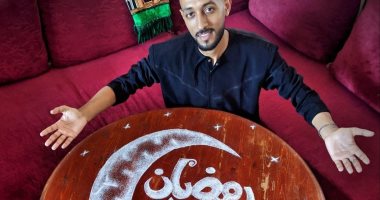 مغربى يبدع فى رسم لوحات فنية بالملح.. طبيب الغلابة وزيدان الأبرز