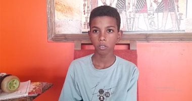 المخترع الصغير.. محمد طفل أسوانى ابتكر سيارة تعمل بالطاقة الشمسية.. فيديو
