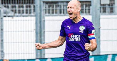 اريين روبن يستعيد تألقه فى الدوري الهولندى بعد عودته من الاعتزال.. صور