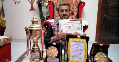 "حصد 27 شهادة تقدير و3 دروع" حكاية بدوى عاطف مربى الحمام الزاجل بسوهاج.. صور
