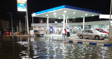 انفجار ماسورة مياه بشارع الجلاء بالسويس وانقطاع المياه بعدد من المناطق