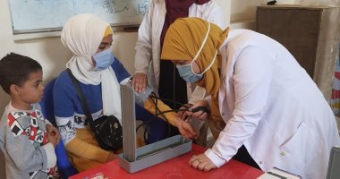 جامعة حلوان تنظم قوافل طبية مجمعة فى منطقة كفر العلو بحلوان.. صور