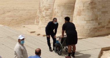 تنسيقية الأحزاب تصطحب جلوريا فيتال فى زيارة للأهرامات.. والسائحة الأمريكية: ": "i love Egypt .. تلتقط صورا تذكارية مع أسرتها أمام أبو الهول.. وتطالب بمد الإقامة لزيارة الأقصر.. ووزير الآثار يستجيب
