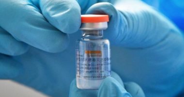 حصاد الوزارات.. وصول دفعة جديدة من لقاح كورونا "سينوفارم الصينى" إلى مطار القاهرة
