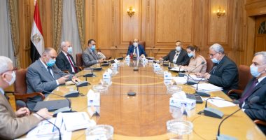 وزير الإنتاج الحربى يتابع الخطط الاستثمارية والبحثية لعدد من الشركات التابعة