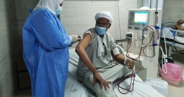 صحة الأقصر: تطعيم مرضى الغسيل الكلوى بلقاح كورونا .. صور