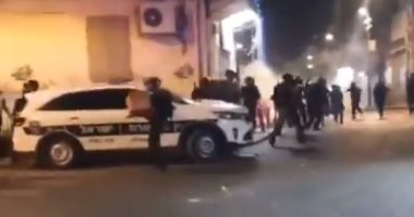اشتباكات عنيفة بين محتجين فلسطينيين وقوات الاحتلال فى مدينة اللد.. فيديو