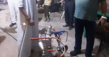 استمرار لجان التفتيش بشوارع أسوان لتطبيق قرارات إغلاق المحال فى مواعيدها.. صور