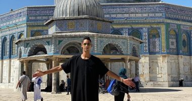بدر بانون يدعم القضية الفلسطينية بصورة أمام قبة الصخرة