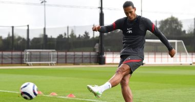 فان دايك يظهر بقوة فى تدريبات ليفربول رغم اعتذاره عن المشاركة فى يورو 2020