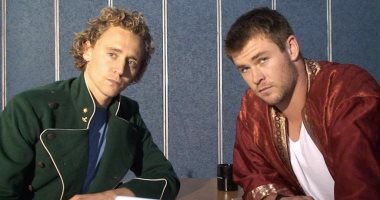 كريس هيمسوورث يحتفل بذكرى بداية شخصية Thor العاشرة مع توم هيدلستون