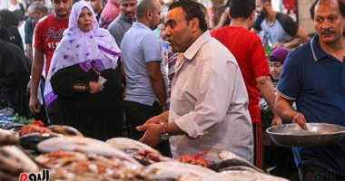 إقبال على سوق الأسماك بالمنيب فى آخر أيام رمضان.. ألبوم صور