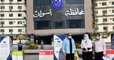 محافظ أسوان يسلم أجهزة كهربائية منزلية لـ12 عروسة من الأيتام وغير القادرين‎