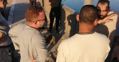 مبادرة شبابية بملوى لسد فراغات كوبرى النيل بعنوان "ملوى بشبابها".. صور 