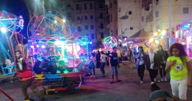 آيس كريم وتمشية حتى موعد الصلاة.. تعرف على طقوس الإسكندرانية فى وقفة عيد الفطر