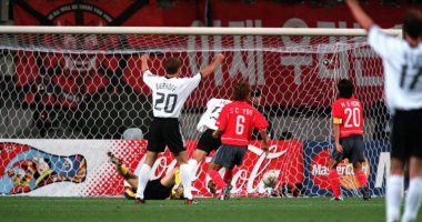 جول مورنينج.. مايكل بالاك يدمر كوريا الجنوبية بصاروخ ألمانى فى كأس العالم 2002 