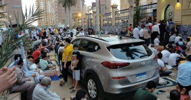 توافد المصلين لأداء صلاة عيد الفطر فى المساجد بالمحلة.. فيديو لايف