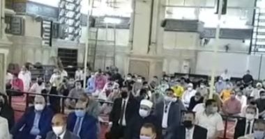 محافظ الشرقية والقيادات الأمنية والتنفيذية يؤدون صلاة عيد الفطر.. صور