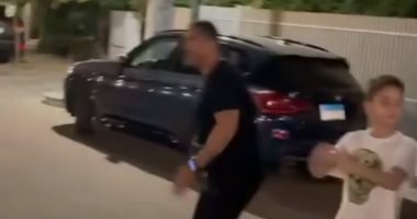 أمير كرارة يحتفل بعيد الفطر بالألعاب النارية مع ابنه وأصدقائه.. فيديو وصور