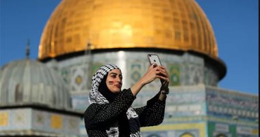 صور.. العالم هذا المساء.. العالم الإسلامى يحتفل بعيد الفطر بعادات مختلفة.. فتاة مغربية تبدع وتحول والدتها المصابة بسرطان الثدى إلى أيقونة موضة.. ليدي جاجا تبكى أثناء مغادرتها روما بعد انتهاء تصوير فيلمها الجديد