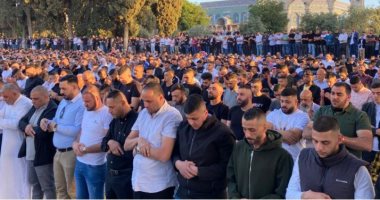 60 ألف فلسطيني يؤدون صلاة الجمعة في رحاب المسجد الأقصى