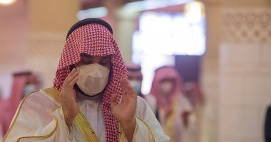  محمد بن سلمان وعدد من المسئولين بالمملكة يؤدون صلاة عيد الفطر.. صور